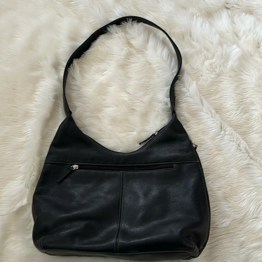 Tignanello outside leather pockets